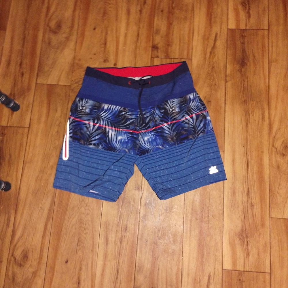 Size medium men's swimming trunks